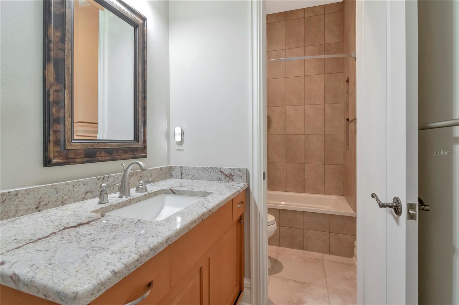 18901 LAKES EDGE WAY