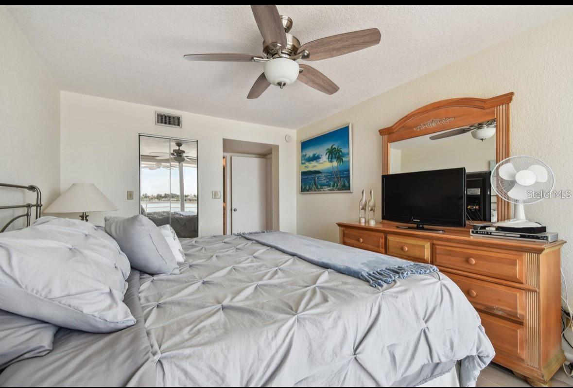 5701 BAHIA DEL MAR CIR #302