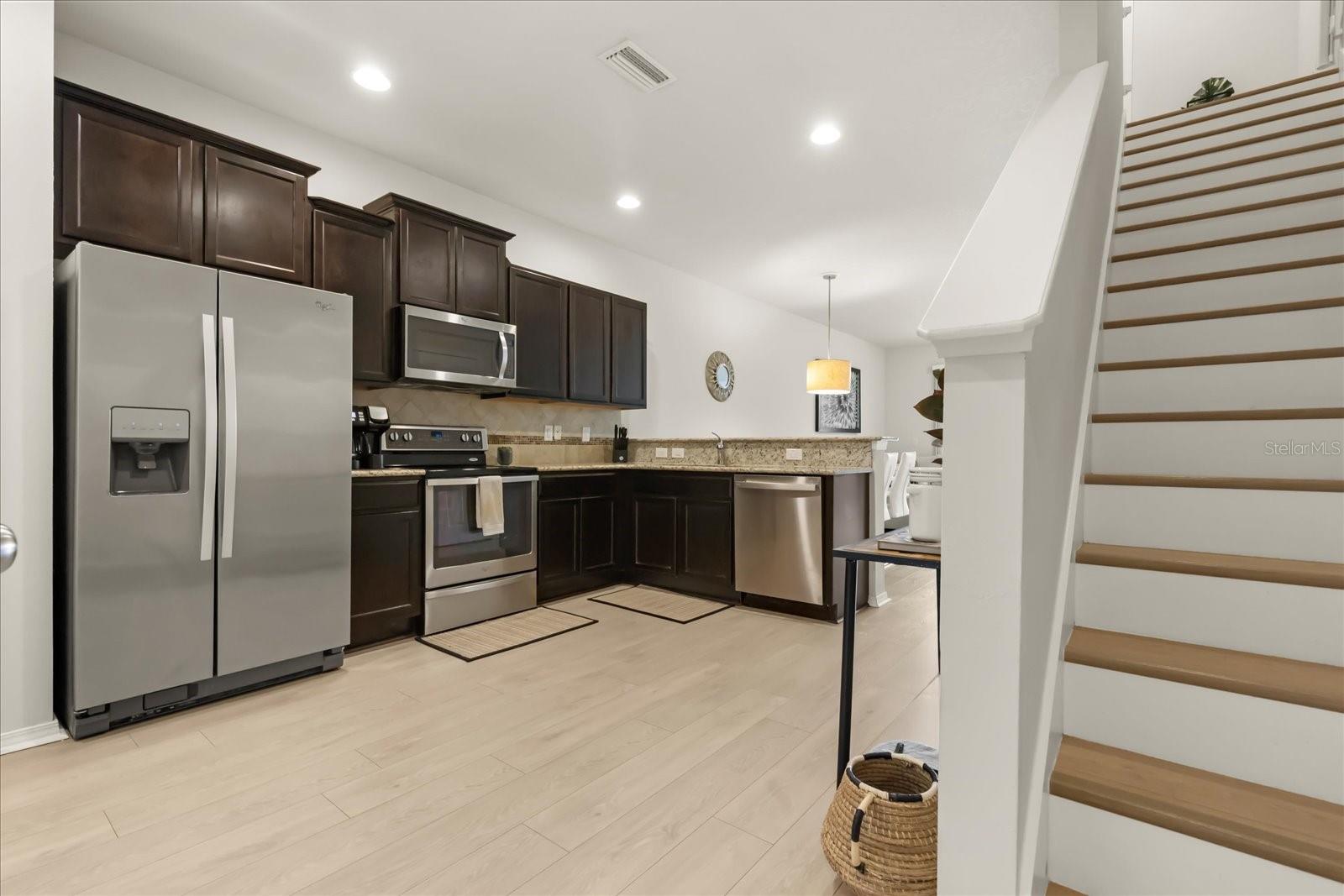 4909 WHITE SANDERLING CT