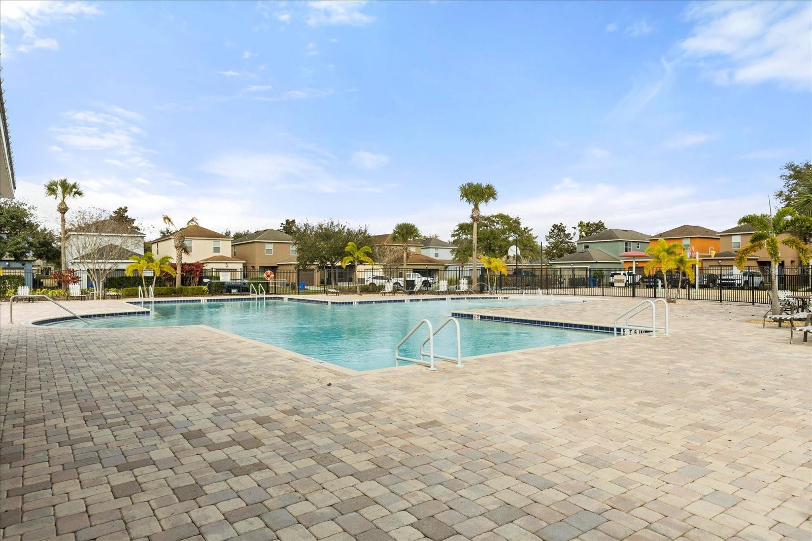 4909 WHITE SANDERLING CT