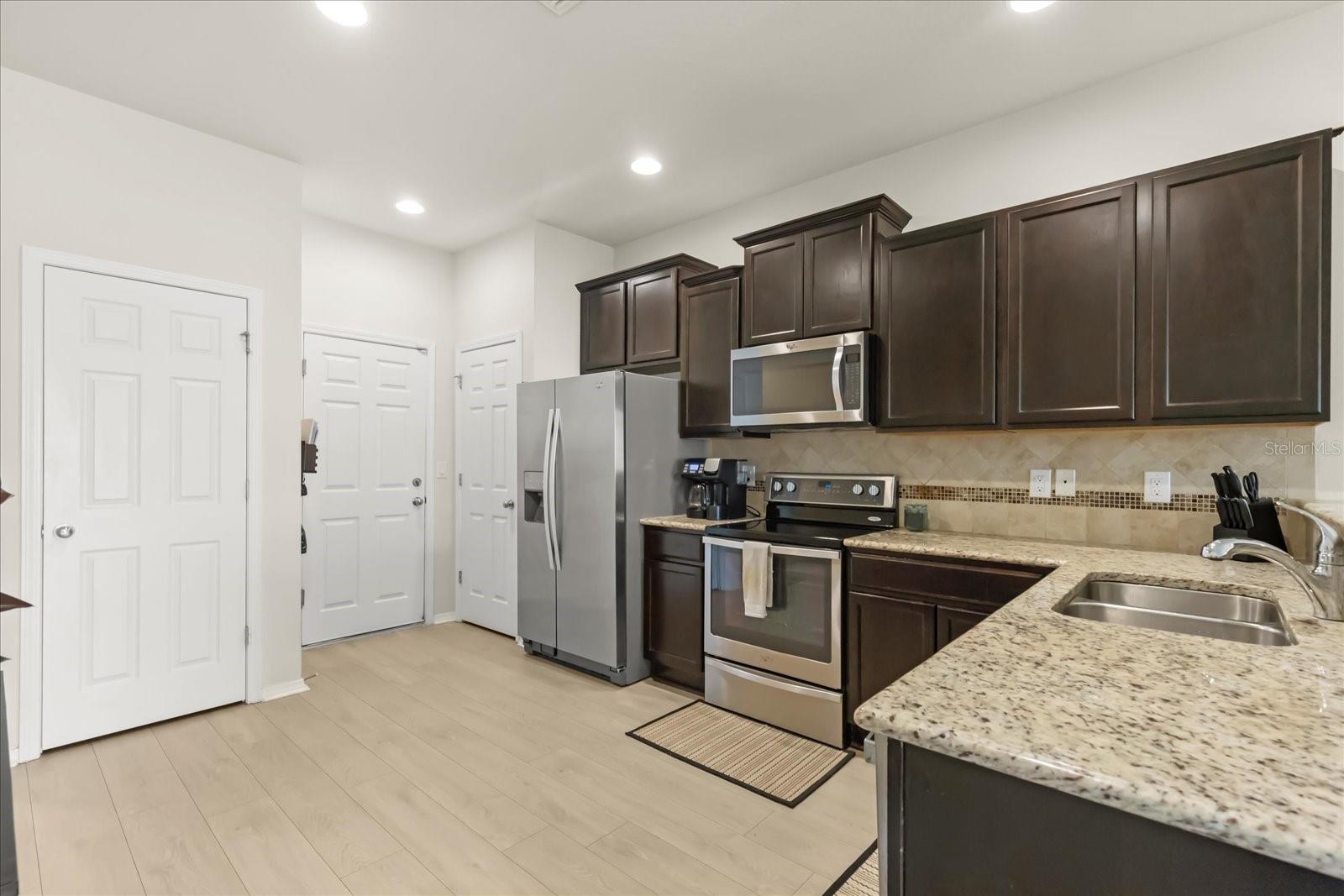 4909 WHITE SANDERLING CT