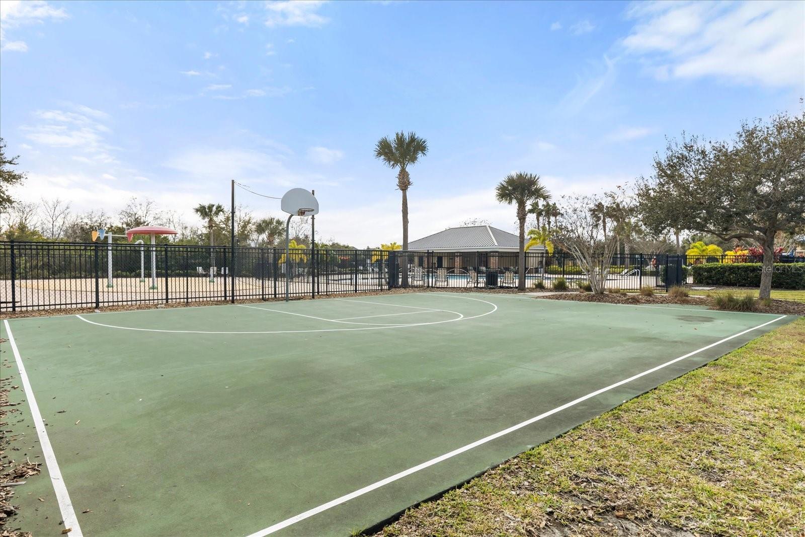 4909 WHITE SANDERLING CT