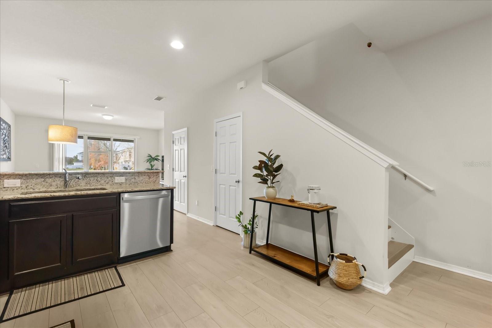 4909 WHITE SANDERLING CT