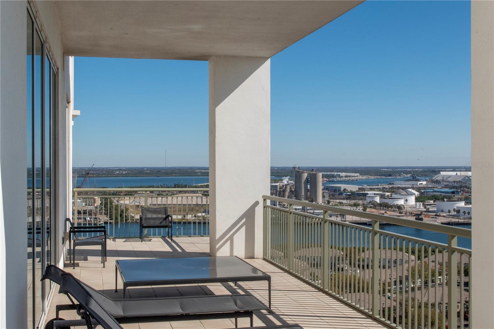 450 KNIGHTS RUN AVE #2102