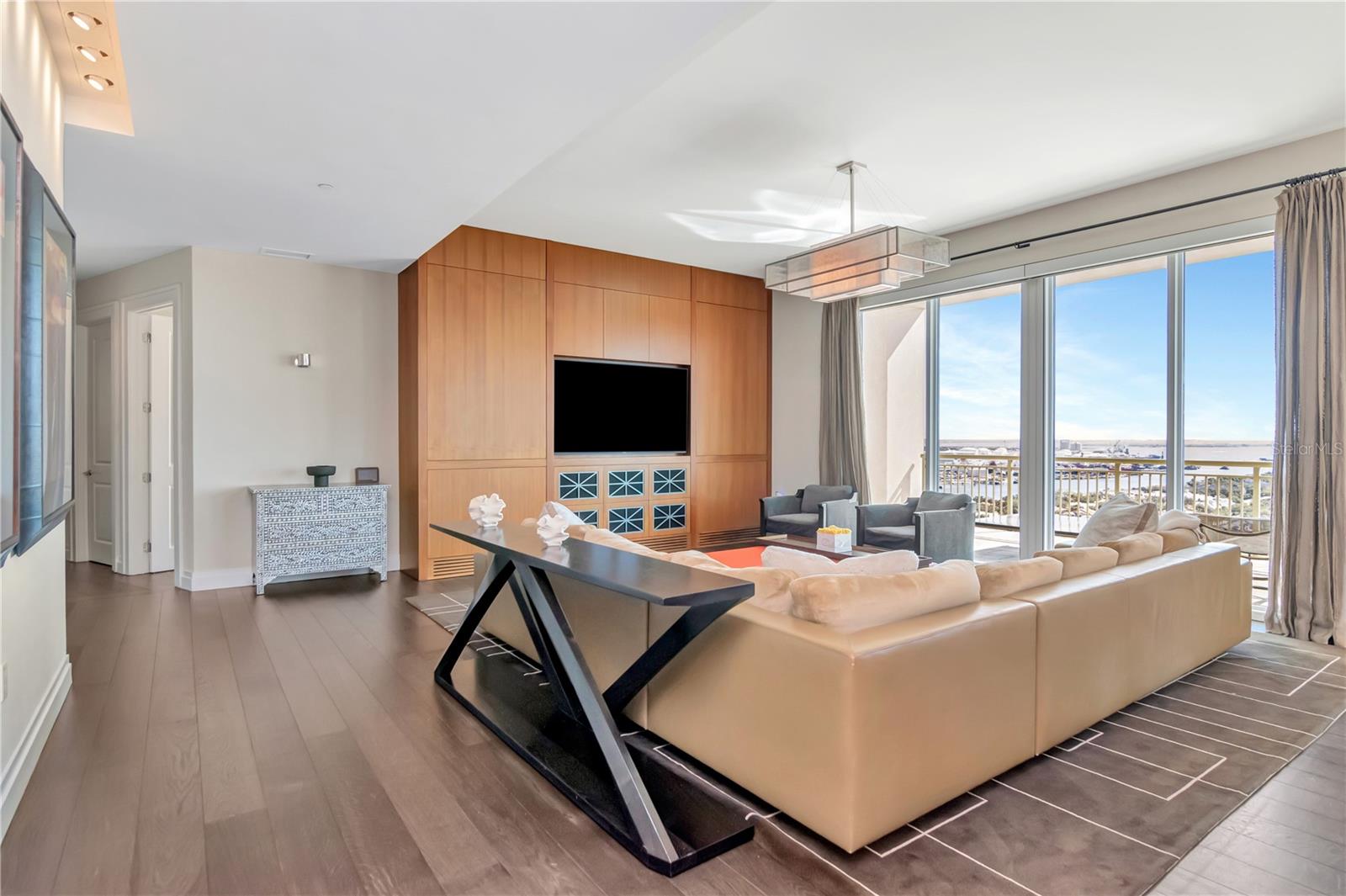 450 KNIGHTS RUN AVE #2102