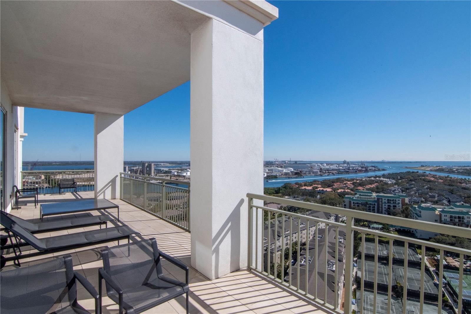 450 KNIGHTS RUN AVE #2102