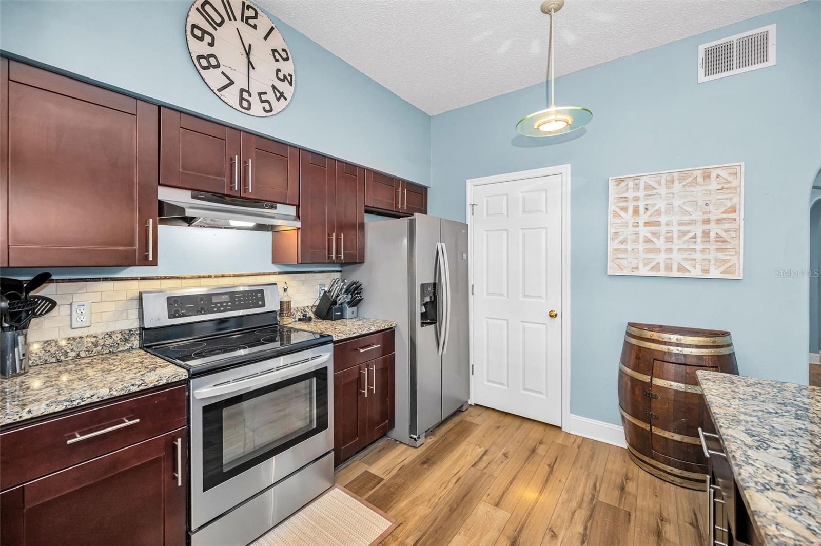 24809 HYDE PARK BLVD