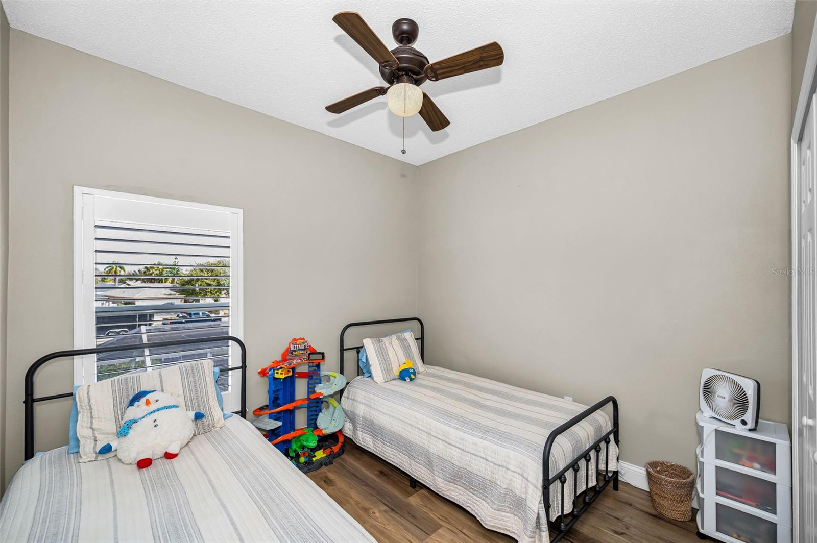 24809 HYDE PARK BLVD