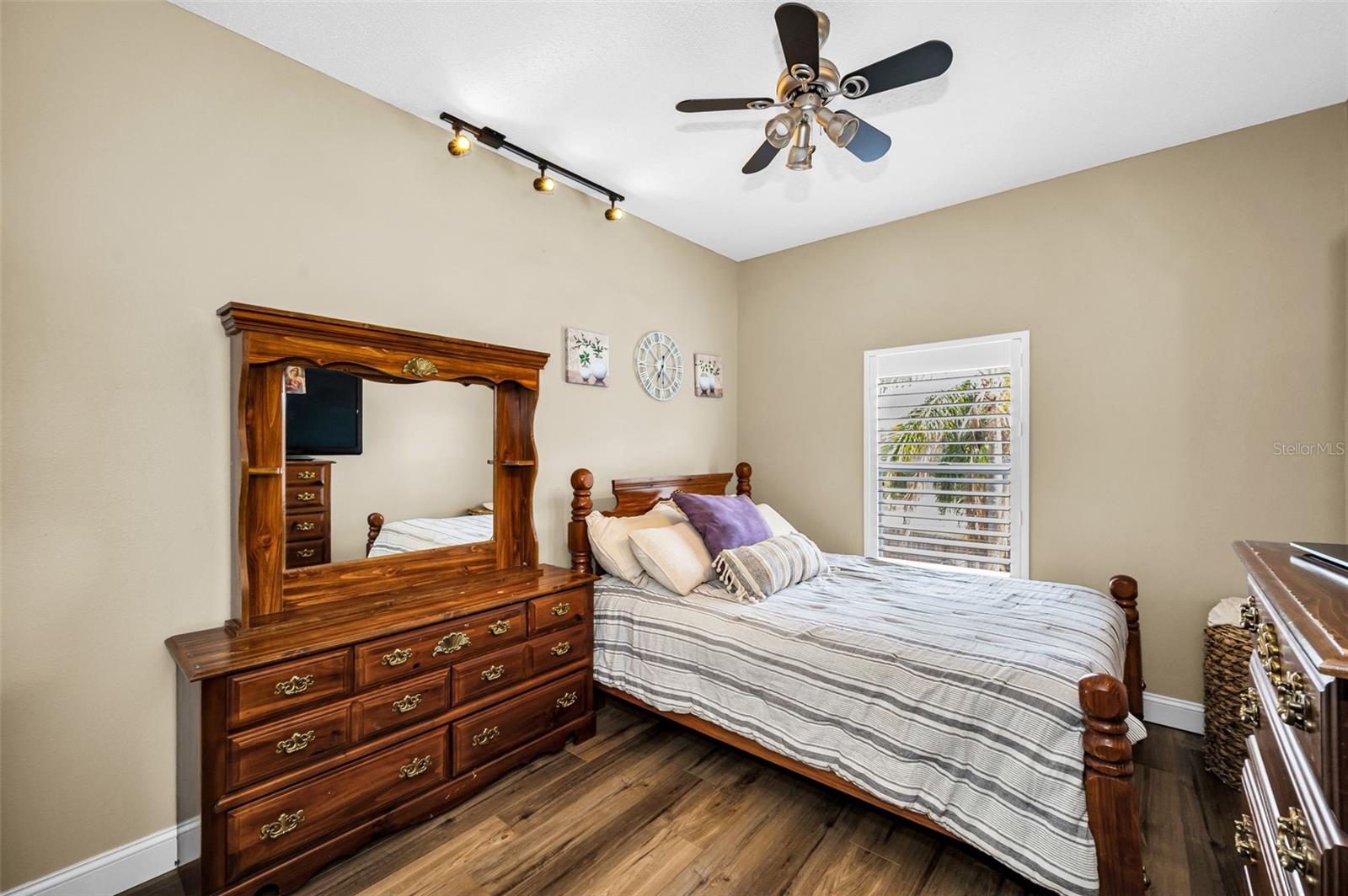 24809 HYDE PARK BLVD