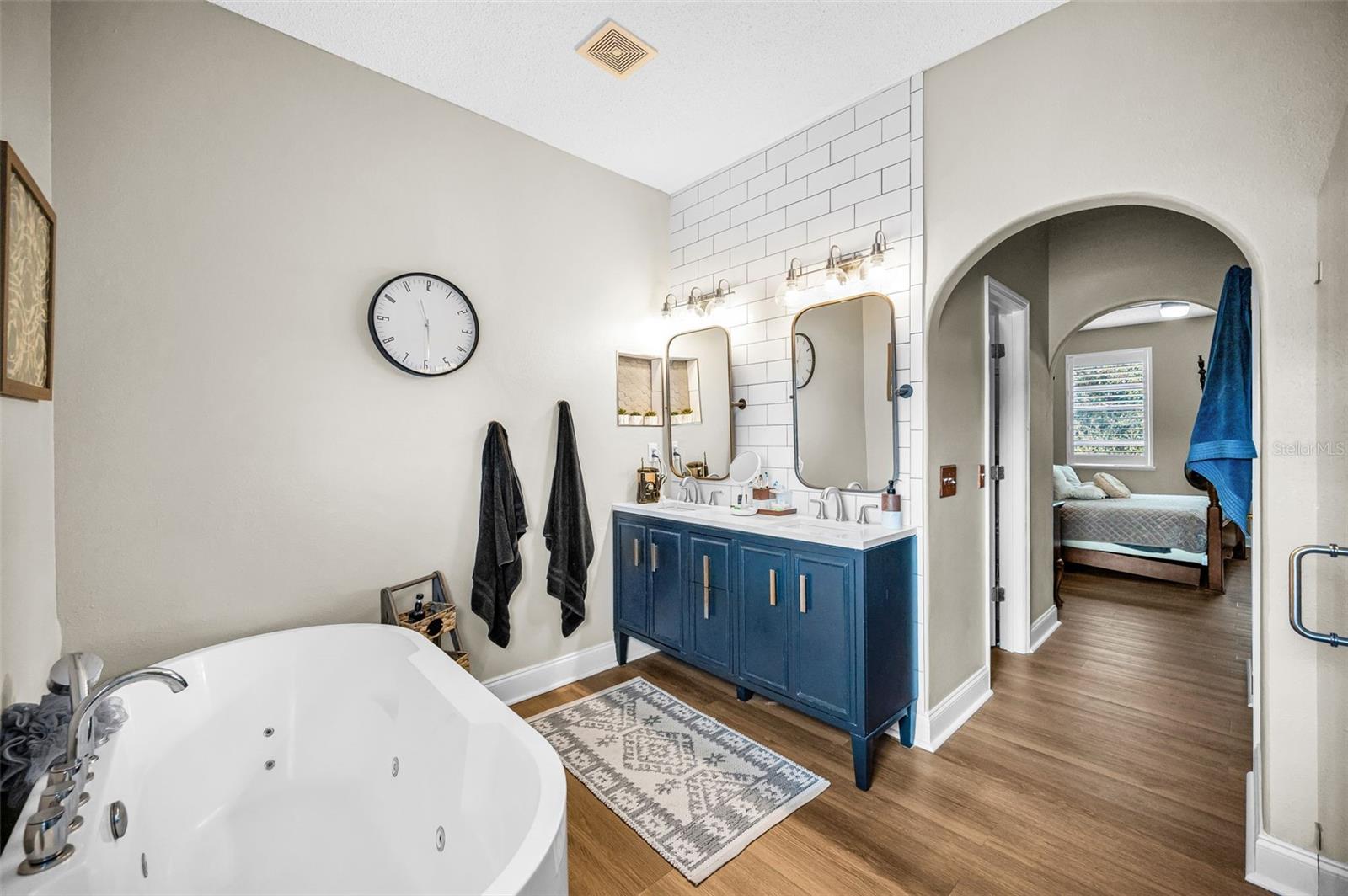 24809 HYDE PARK BLVD