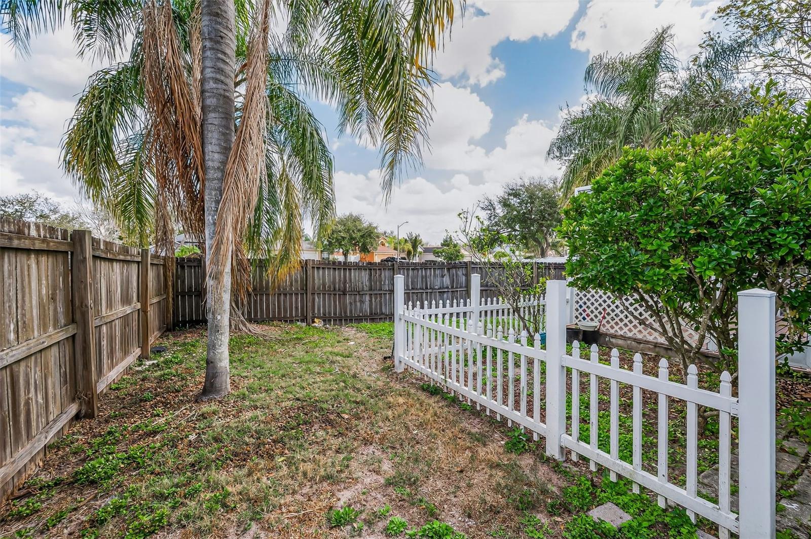 24809 HYDE PARK BLVD