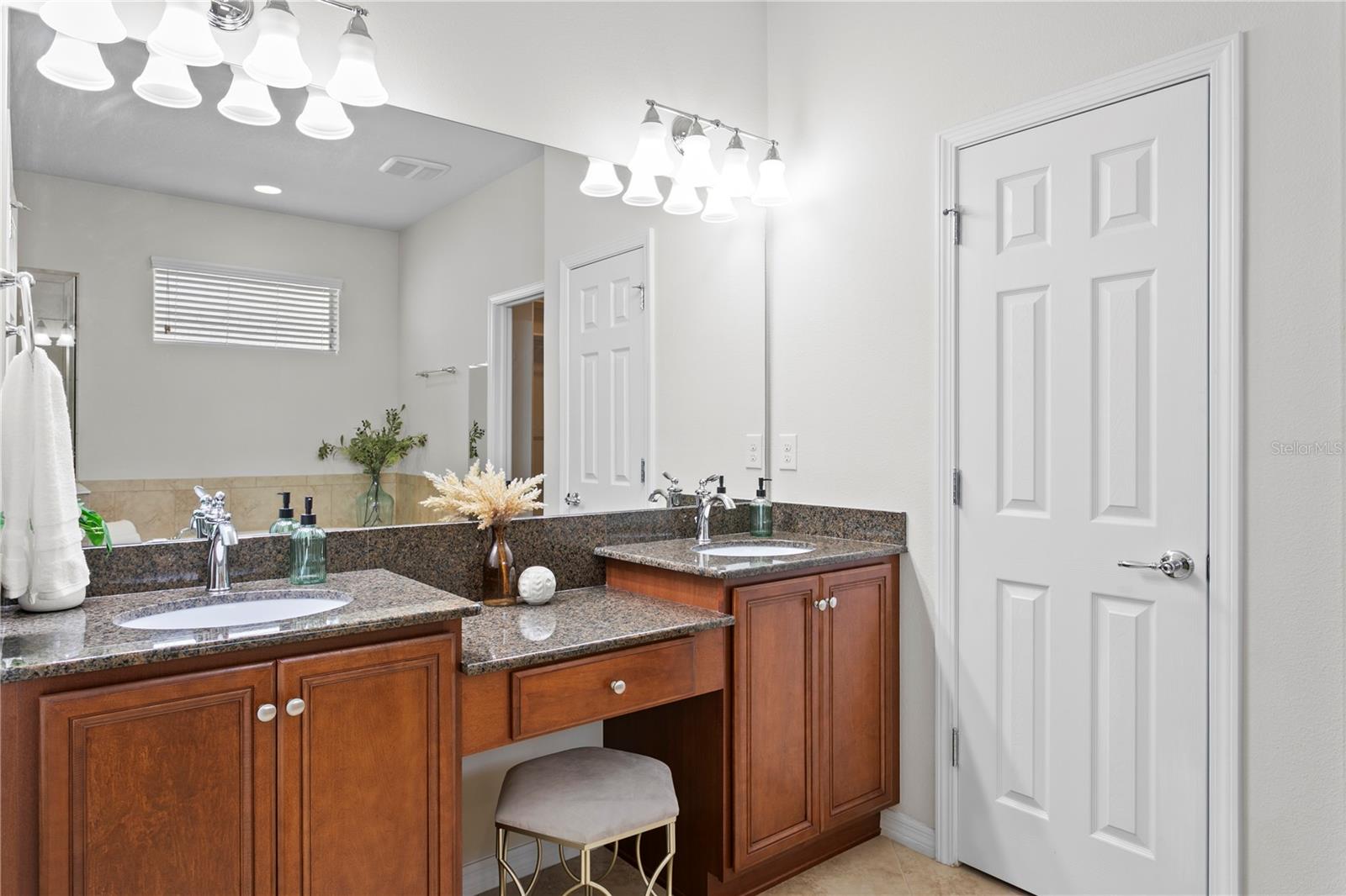 3205 MAJESTIC VIEW DR