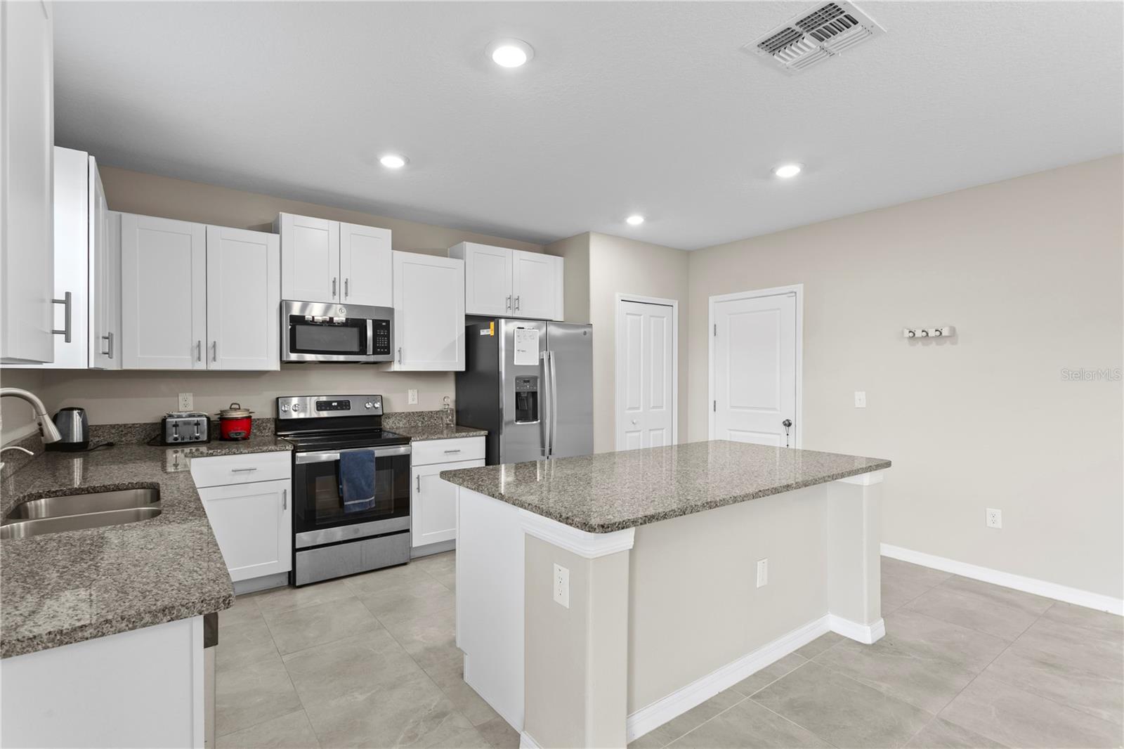 7109 PARADISE ISLAND CT