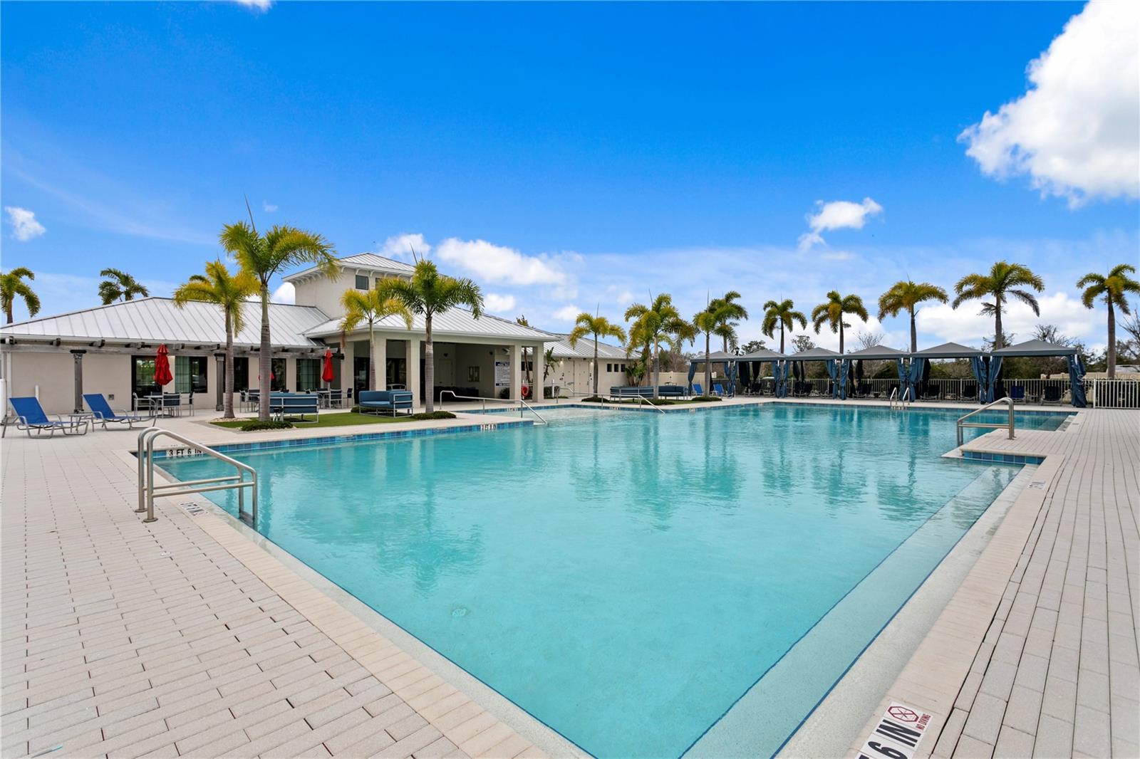 7109 PARADISE ISLAND CT