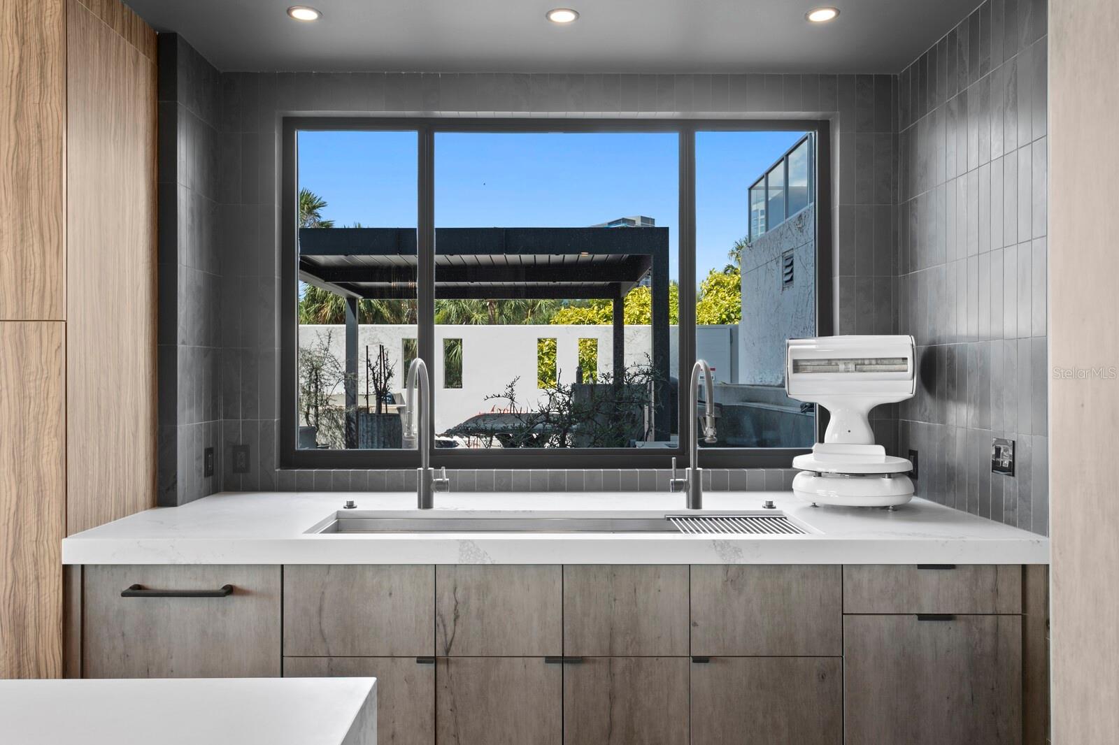 2619 BAYSHORE BLVD #200