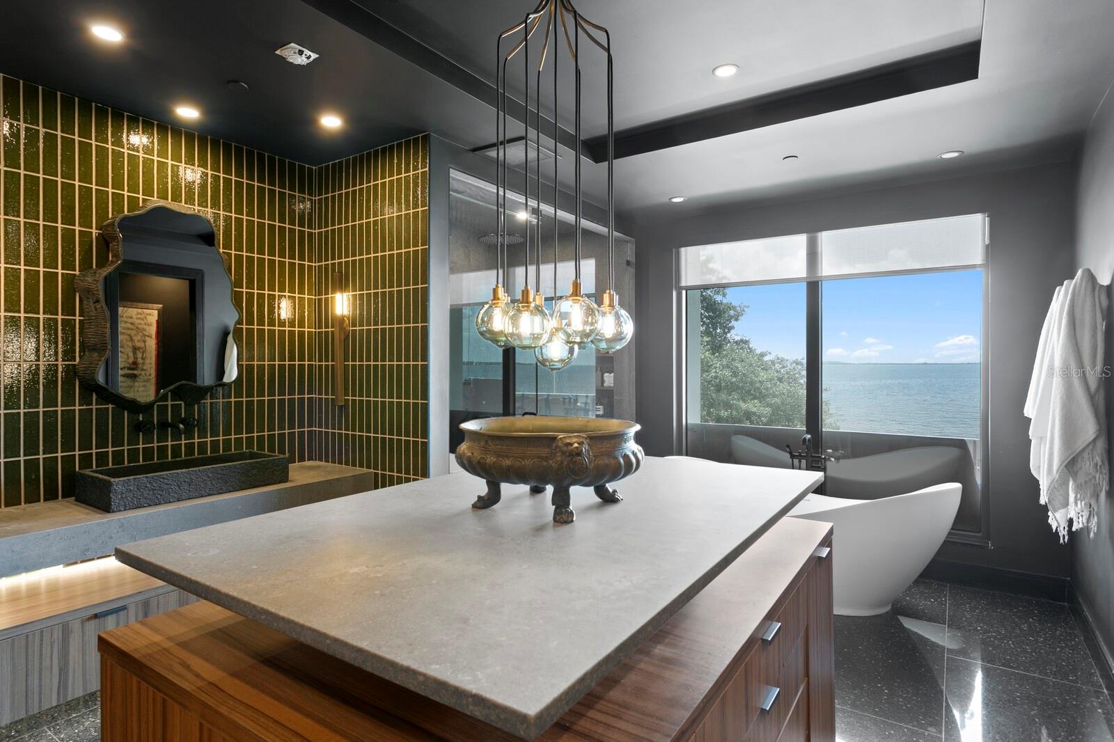 2619 BAYSHORE BLVD #200