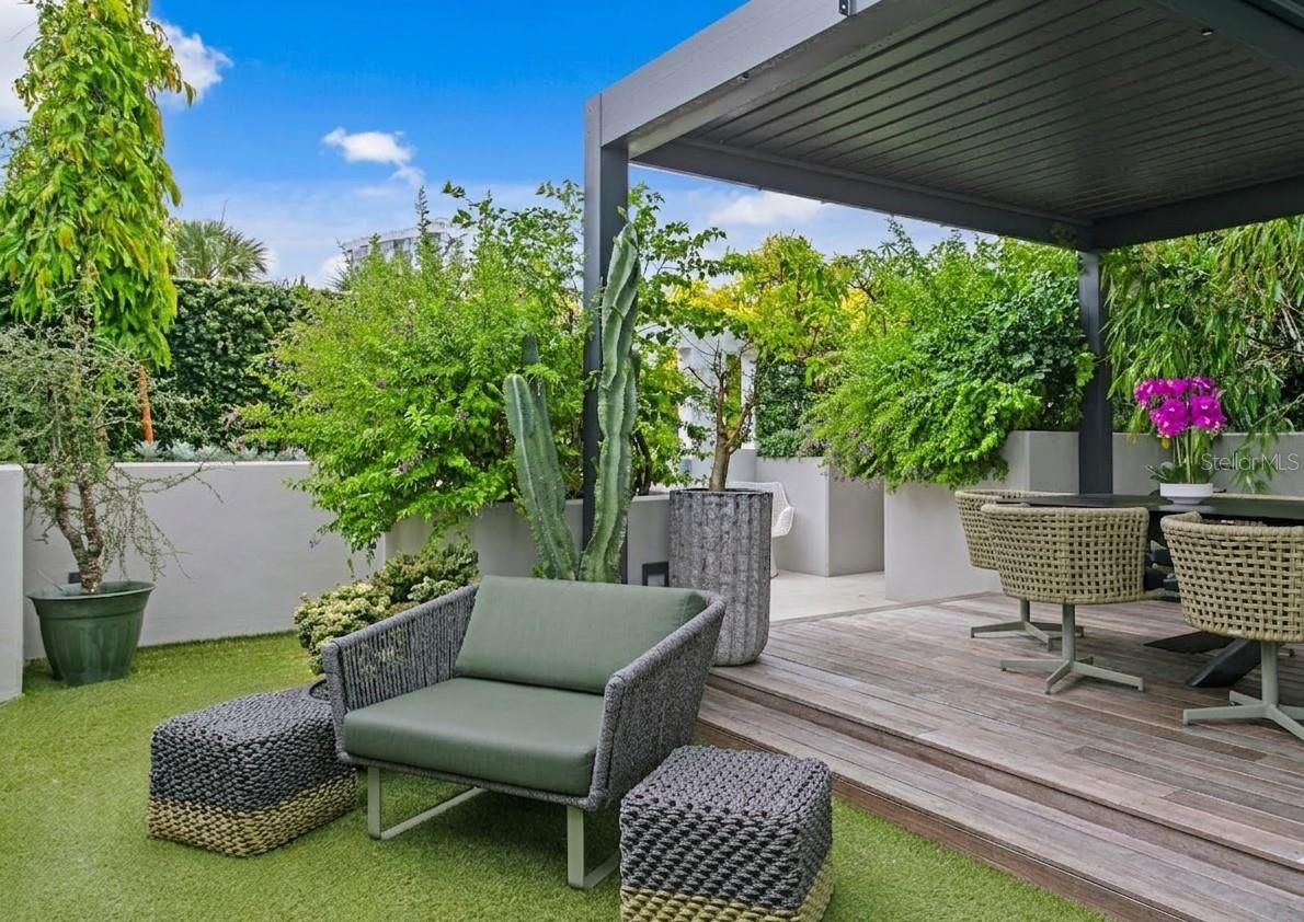 2619 BAYSHORE BLVD #200