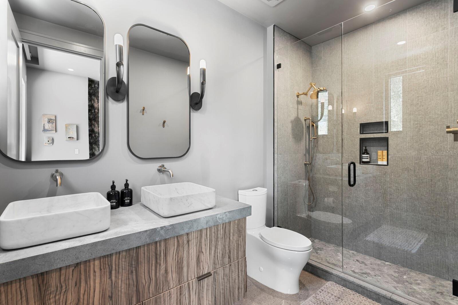 2619 BAYSHORE BLVD #200