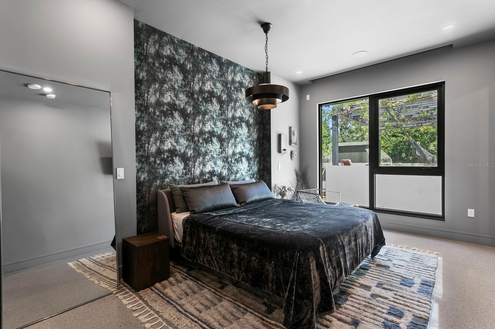 2619 BAYSHORE BLVD #200