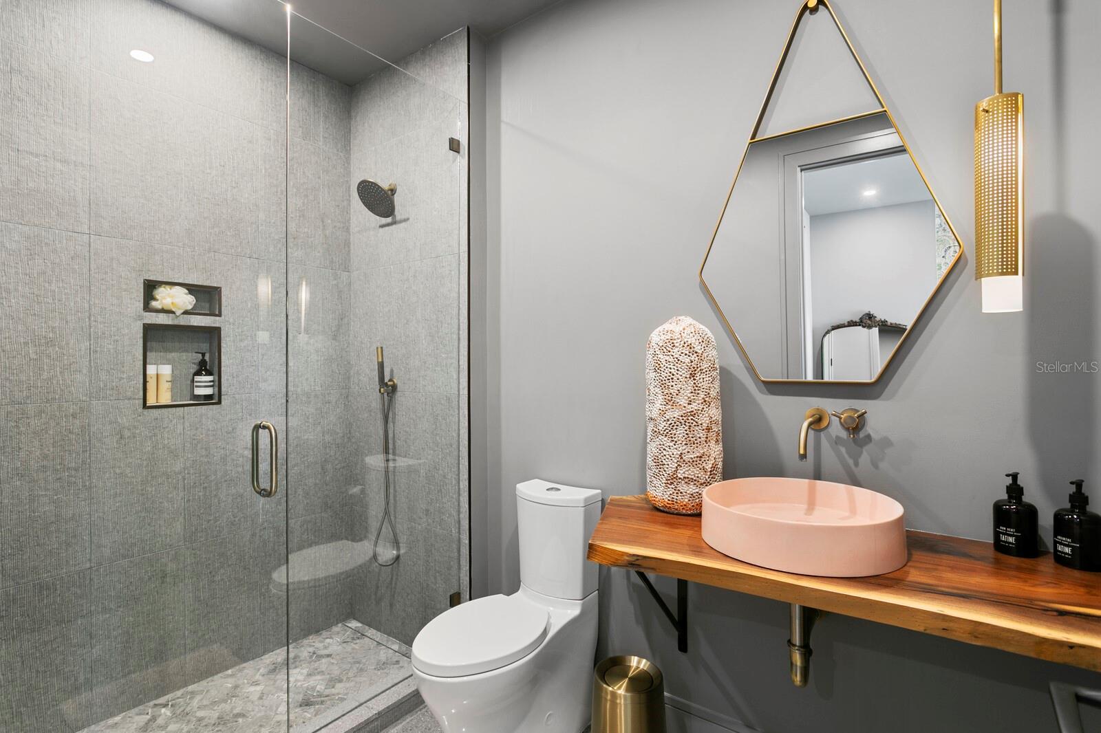 2619 BAYSHORE BLVD #200