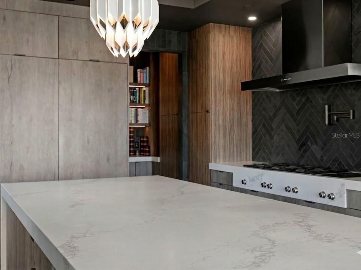 2619 BAYSHORE BLVD #200