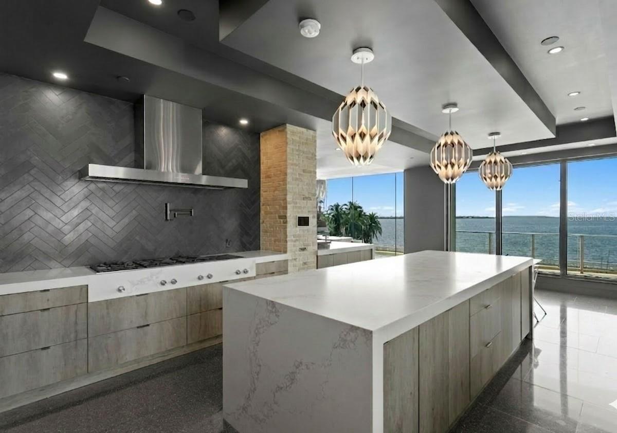 2619 BAYSHORE BLVD #200