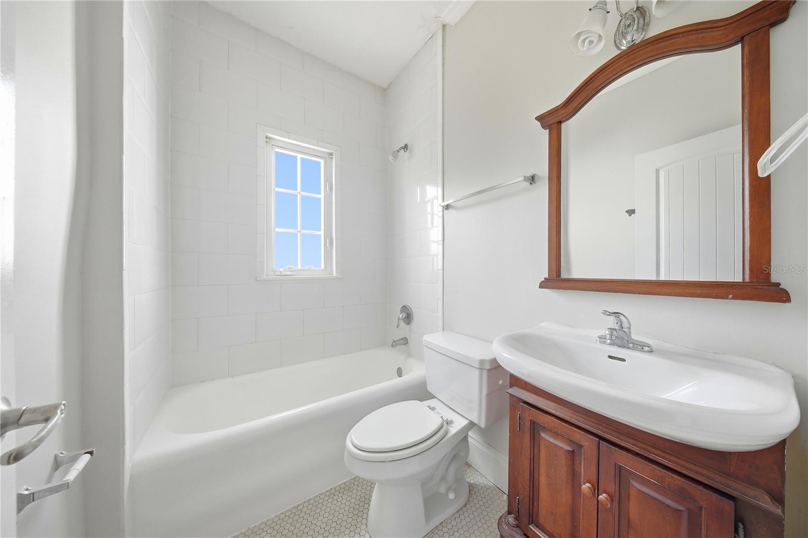 2117 W DEKLE AVE #G1