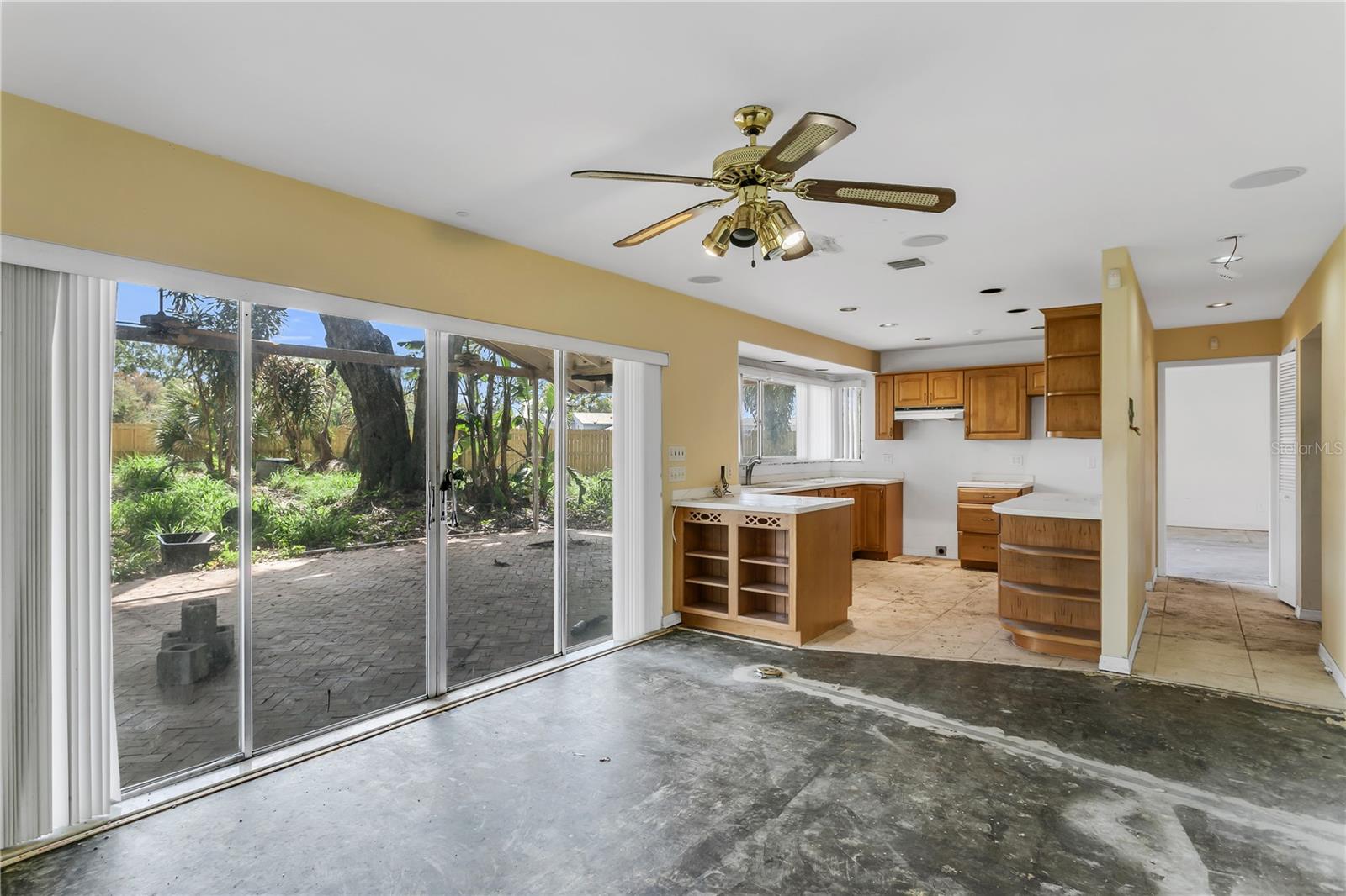 6734 TWELVE OAKS BLVD