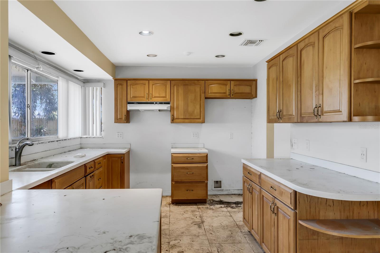 6734 TWELVE OAKS BLVD