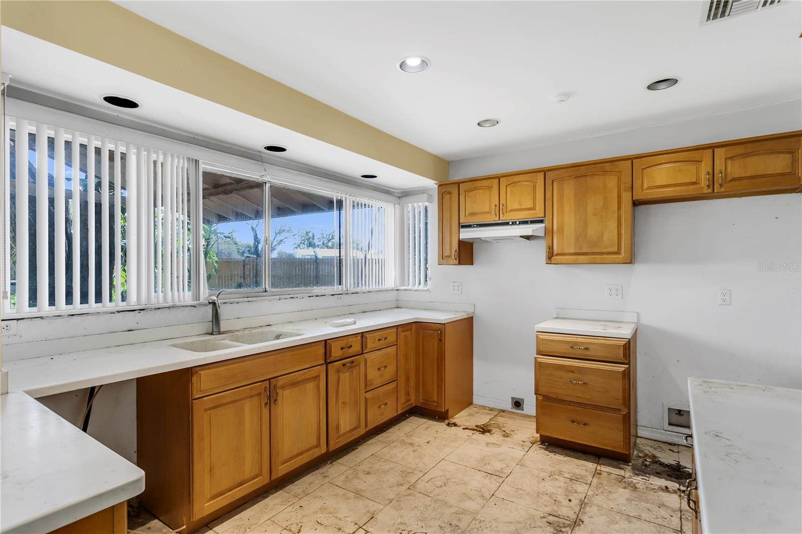 6734 TWELVE OAKS BLVD