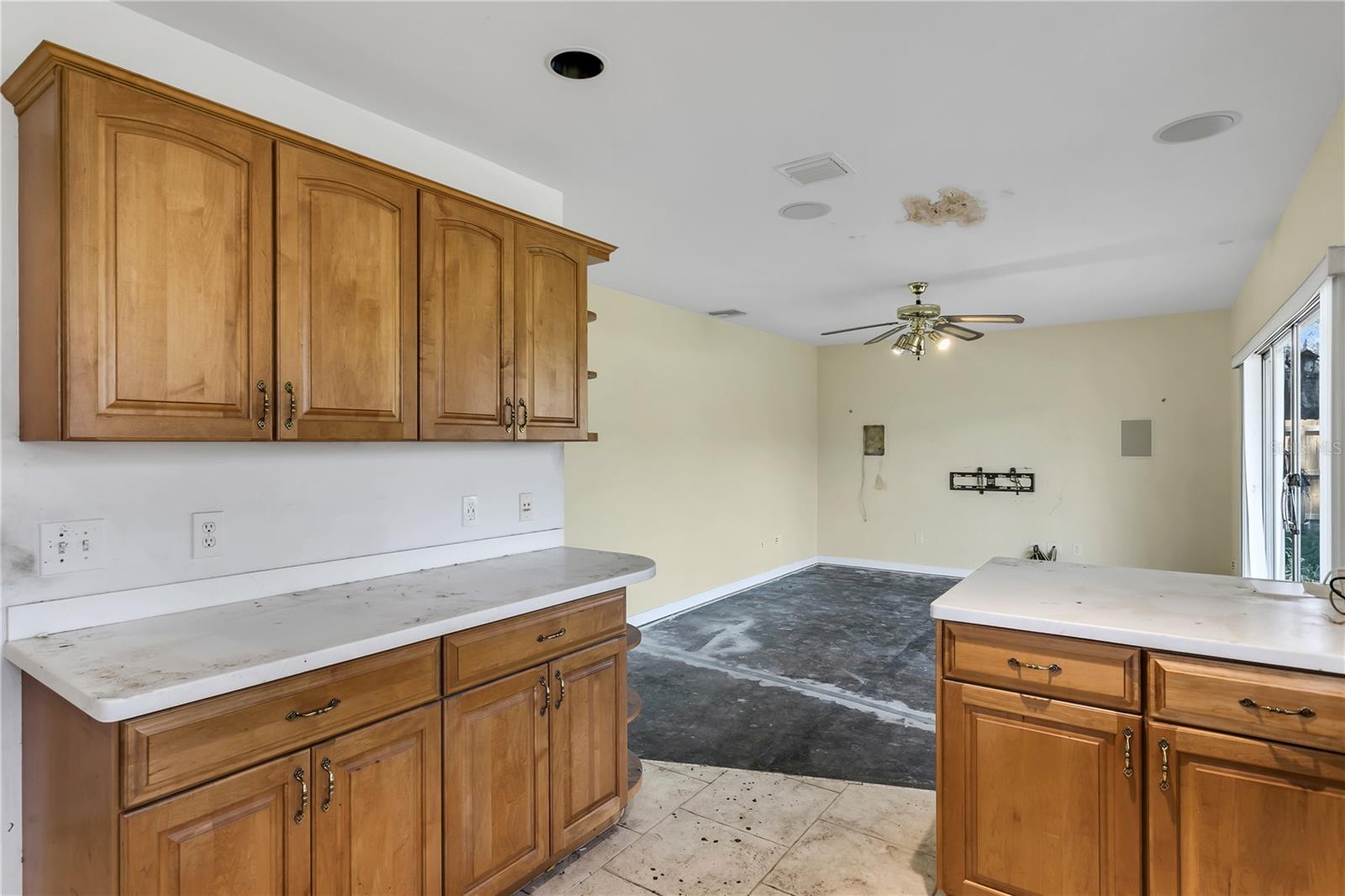 6734 TWELVE OAKS BLVD