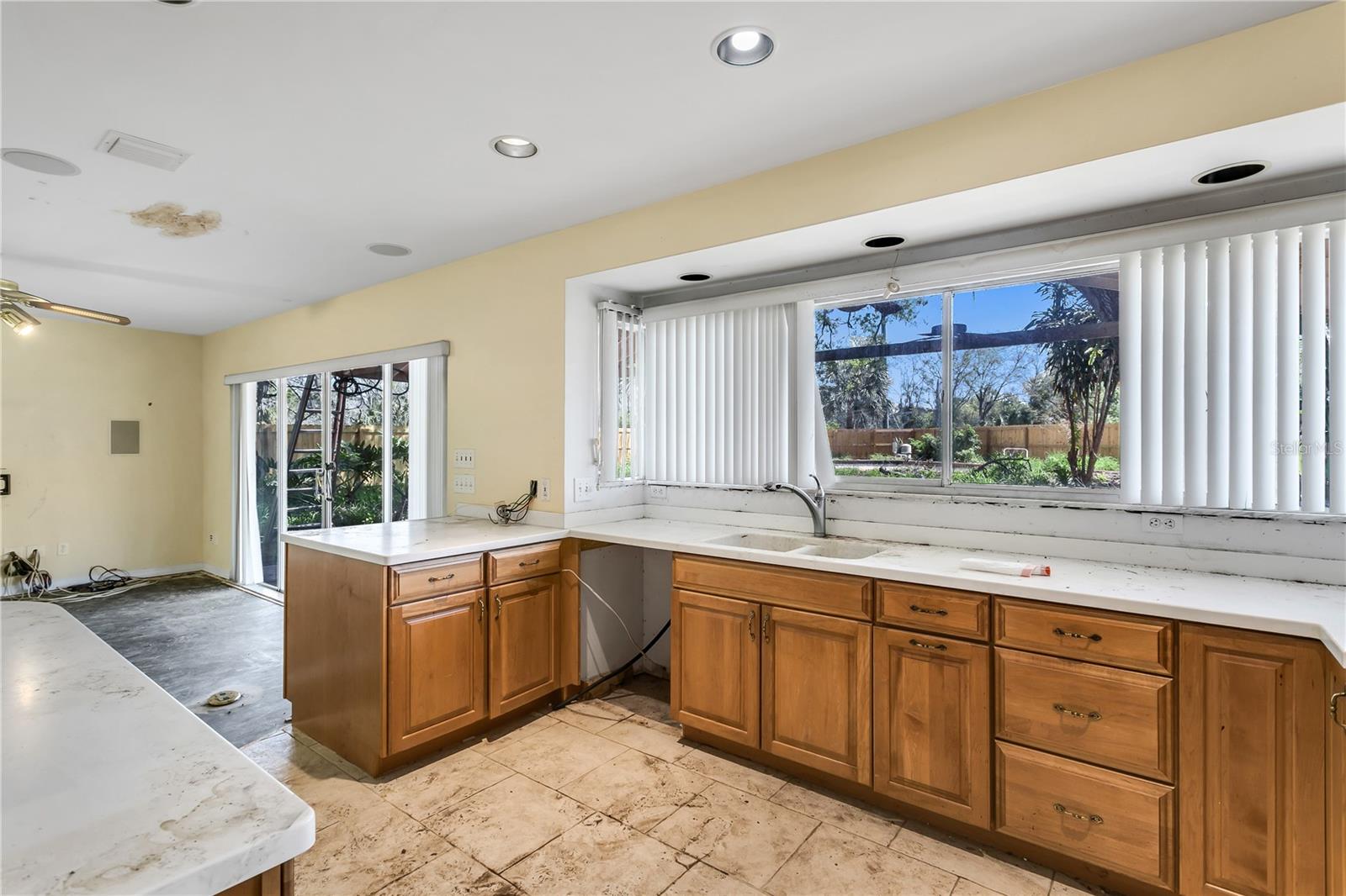 6734 TWELVE OAKS BLVD