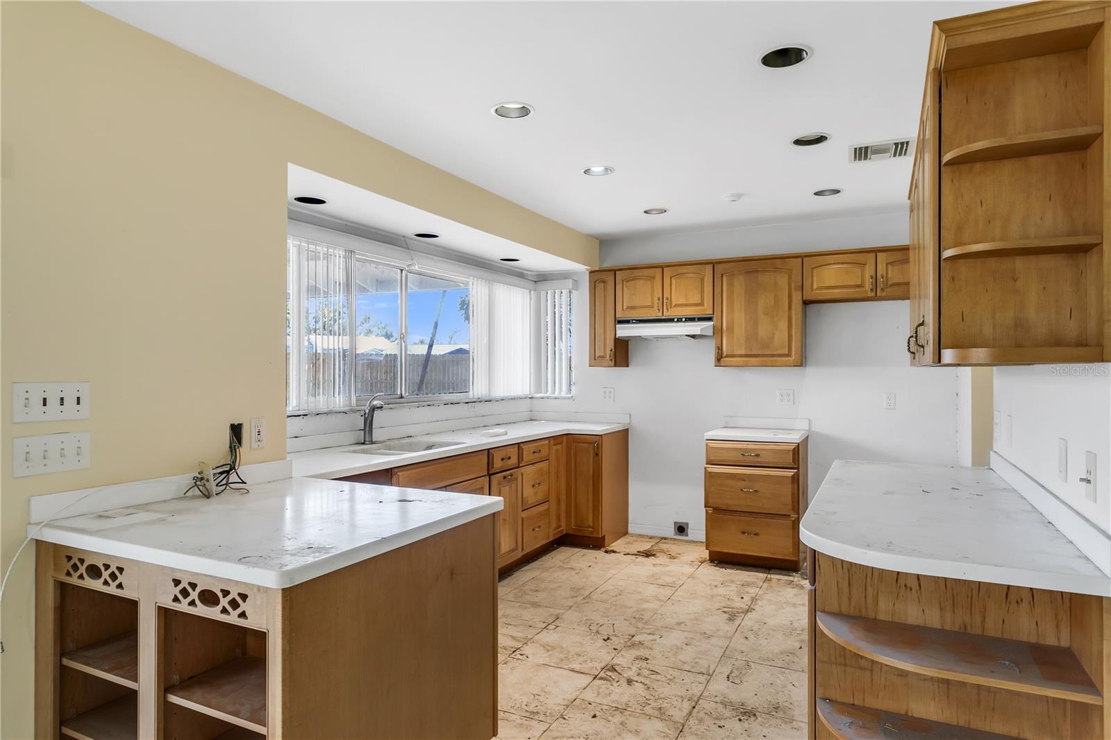 6734 TWELVE OAKS BLVD