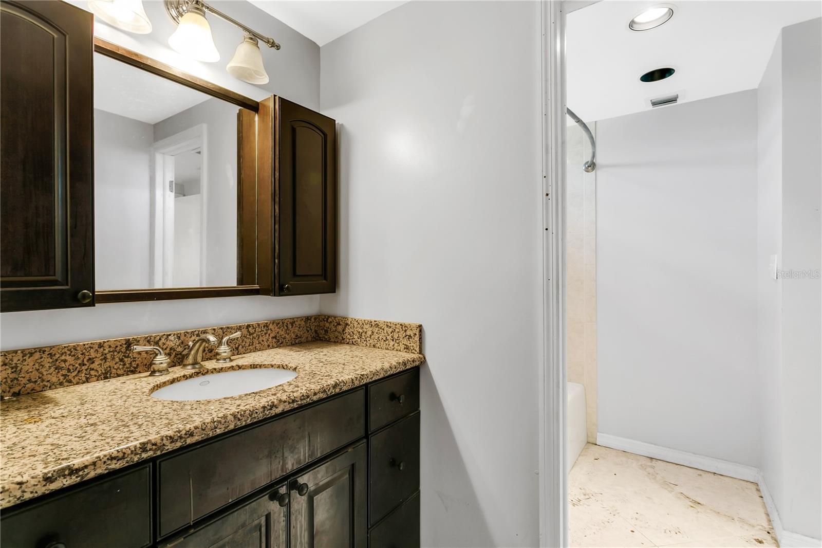 6734 TWELVE OAKS BLVD