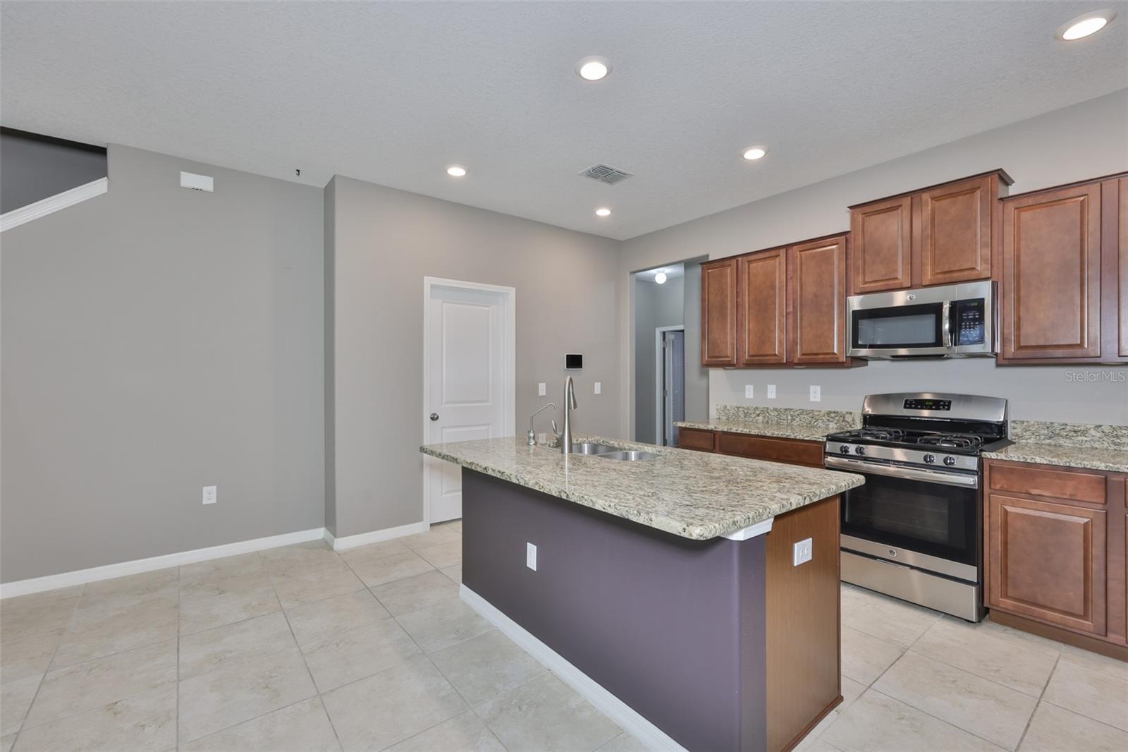 6330 LANTERN VIEW PL