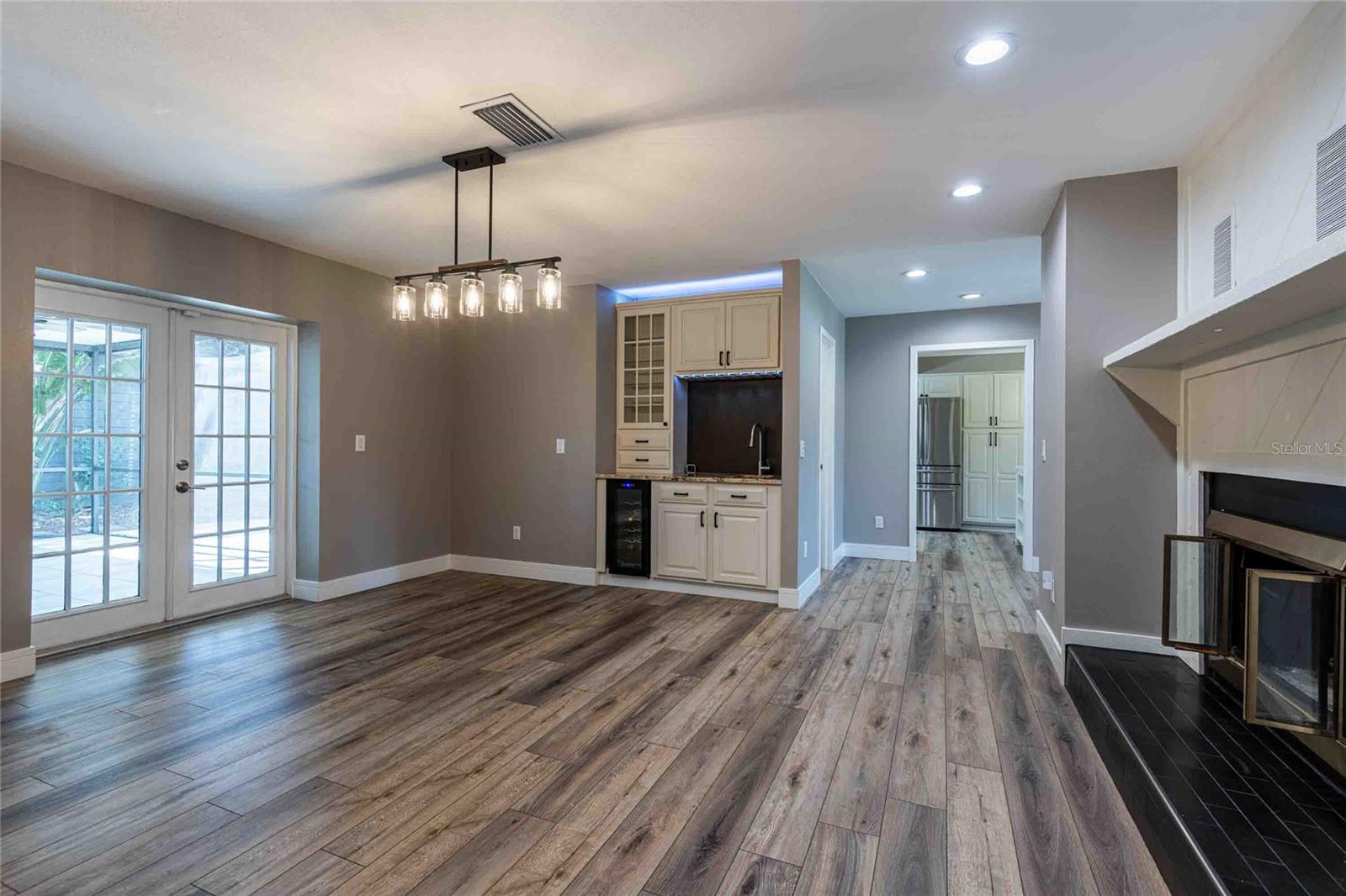 601 COLEBROOK CT