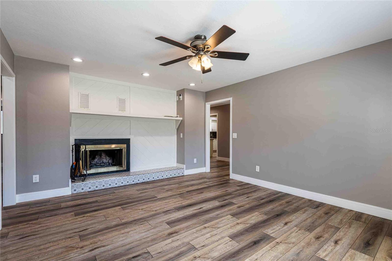 601 COLEBROOK CT