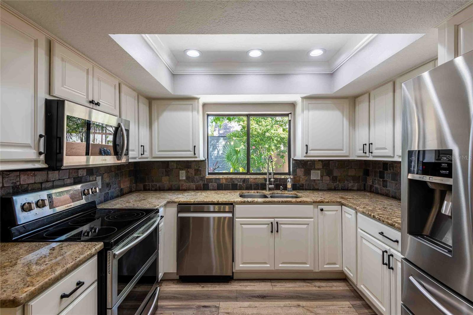 601 COLEBROOK CT