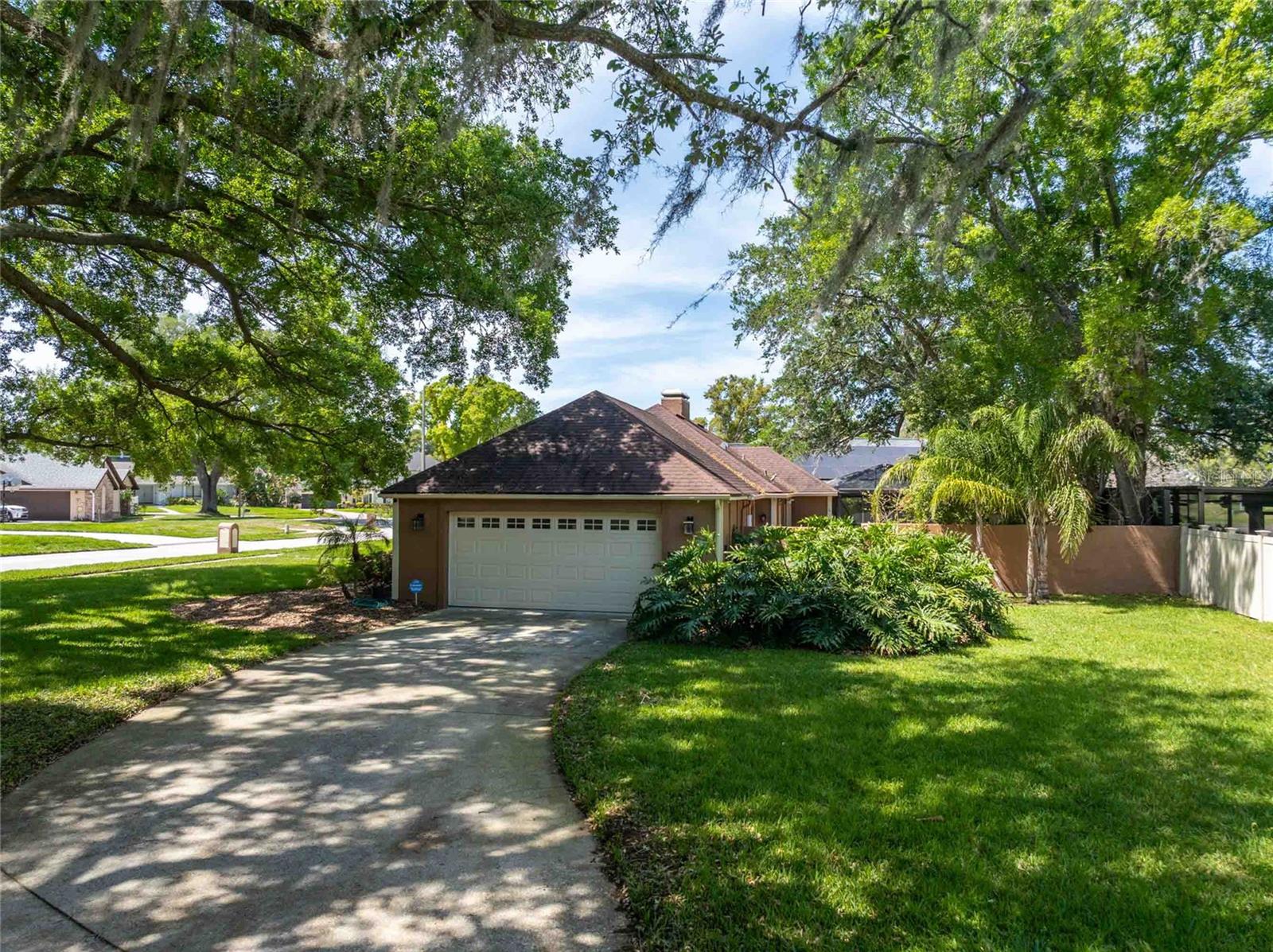 601 COLEBROOK CT