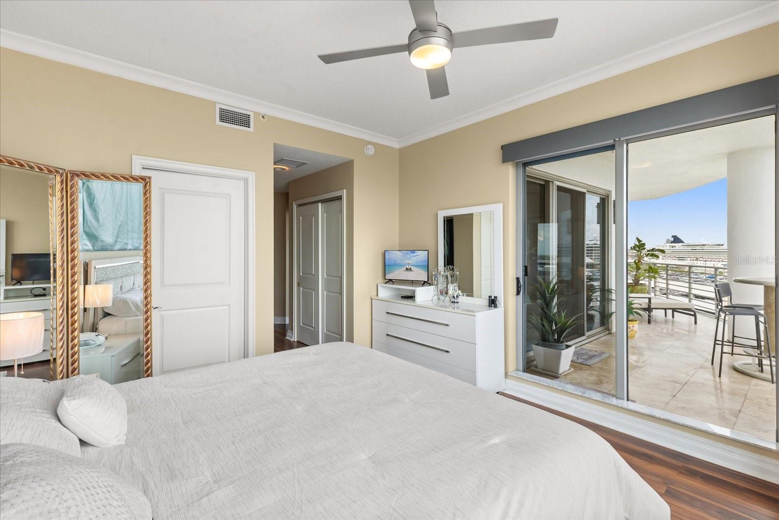 1209 E CUMBERLAND AVE #807
