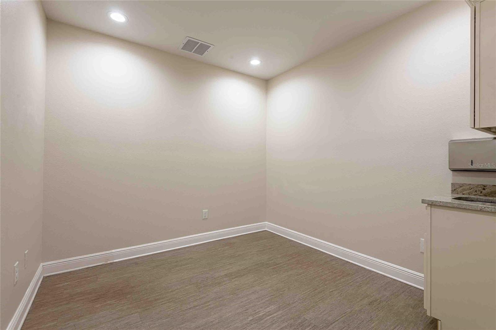 4109 N ARMENIA