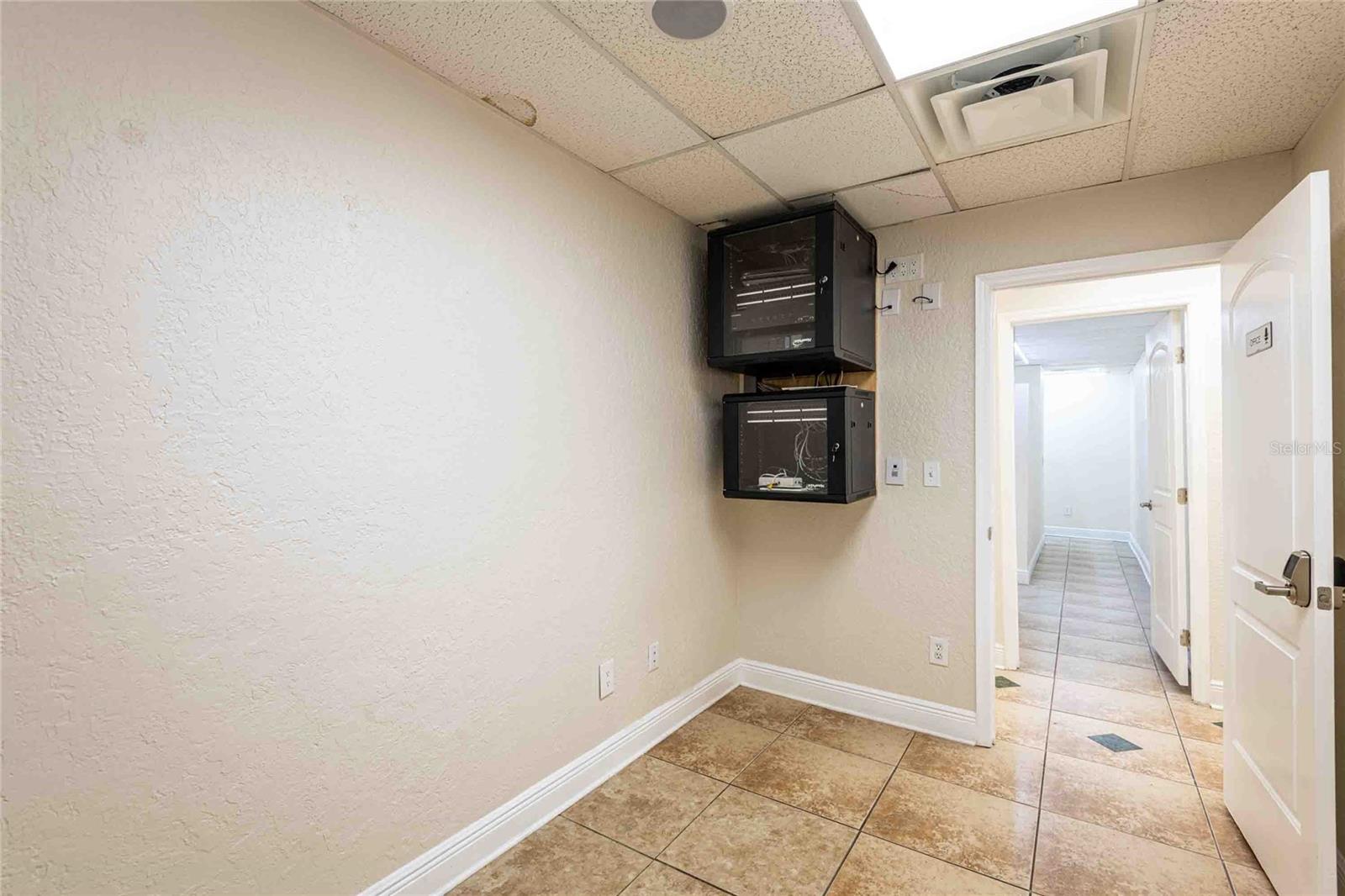 4109 N ARMENIA