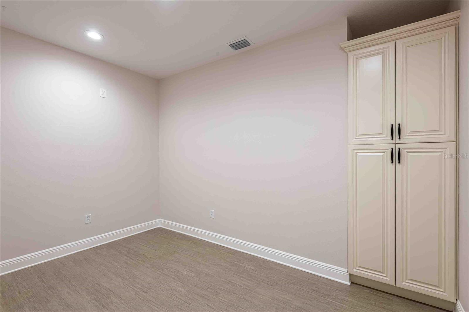 4109 N ARMENIA