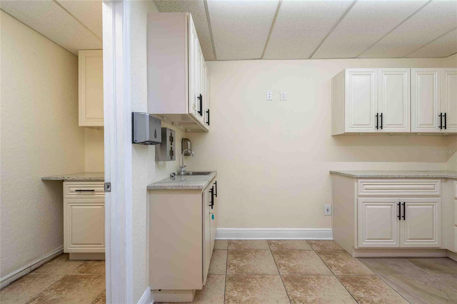 4109 N ARMENIA