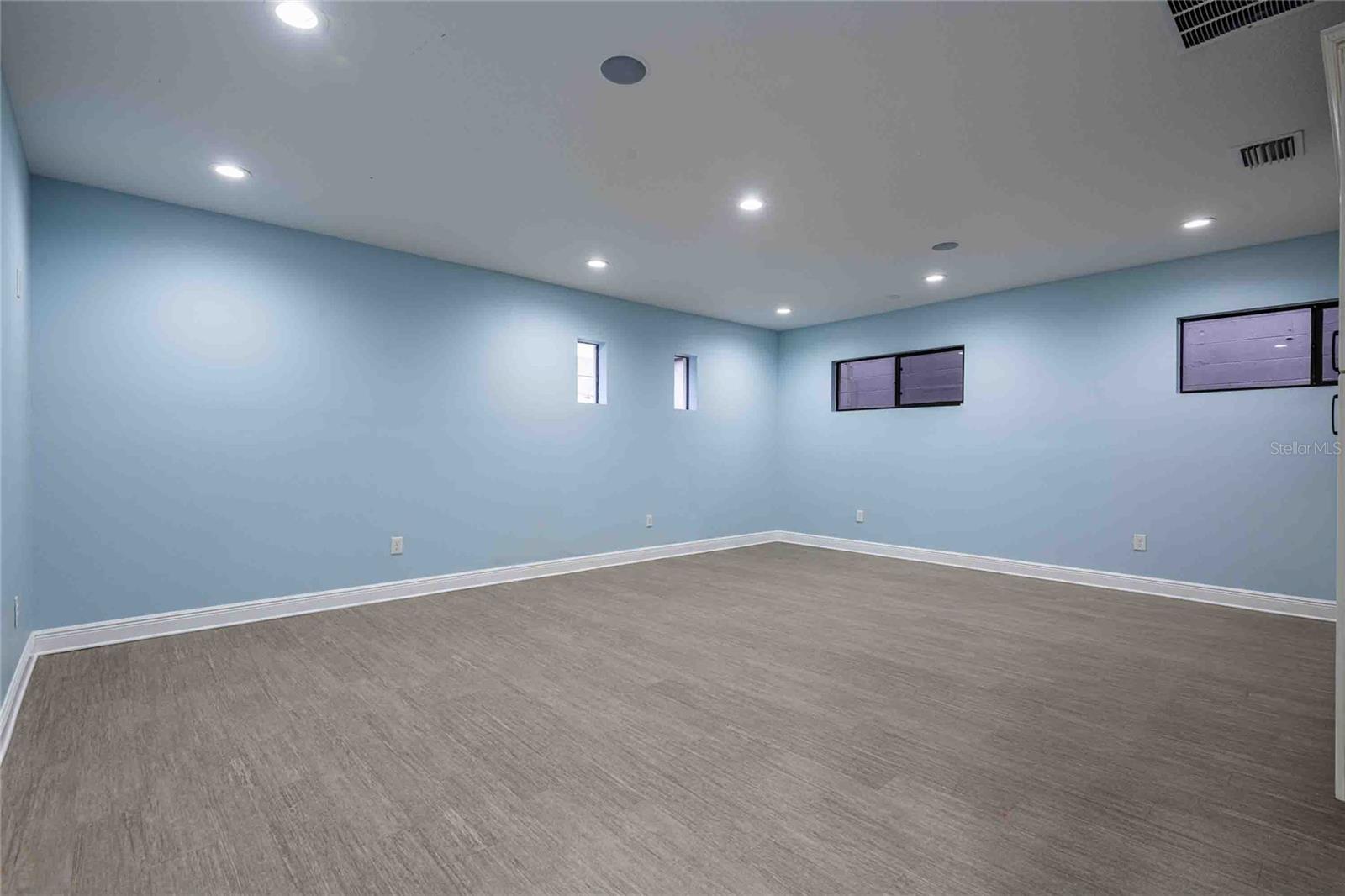 4109 N ARMENIA