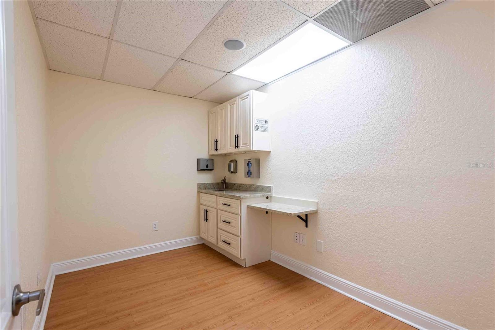 4109 N ARMENIA