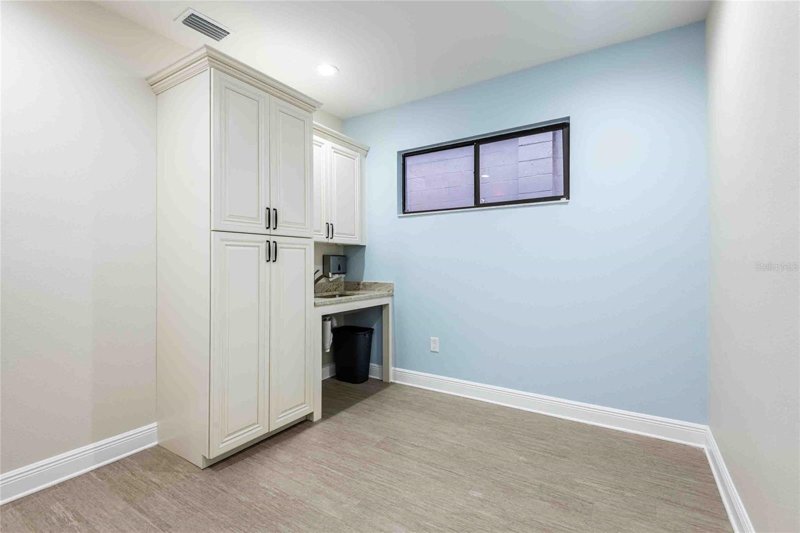 4109 N ARMENIA