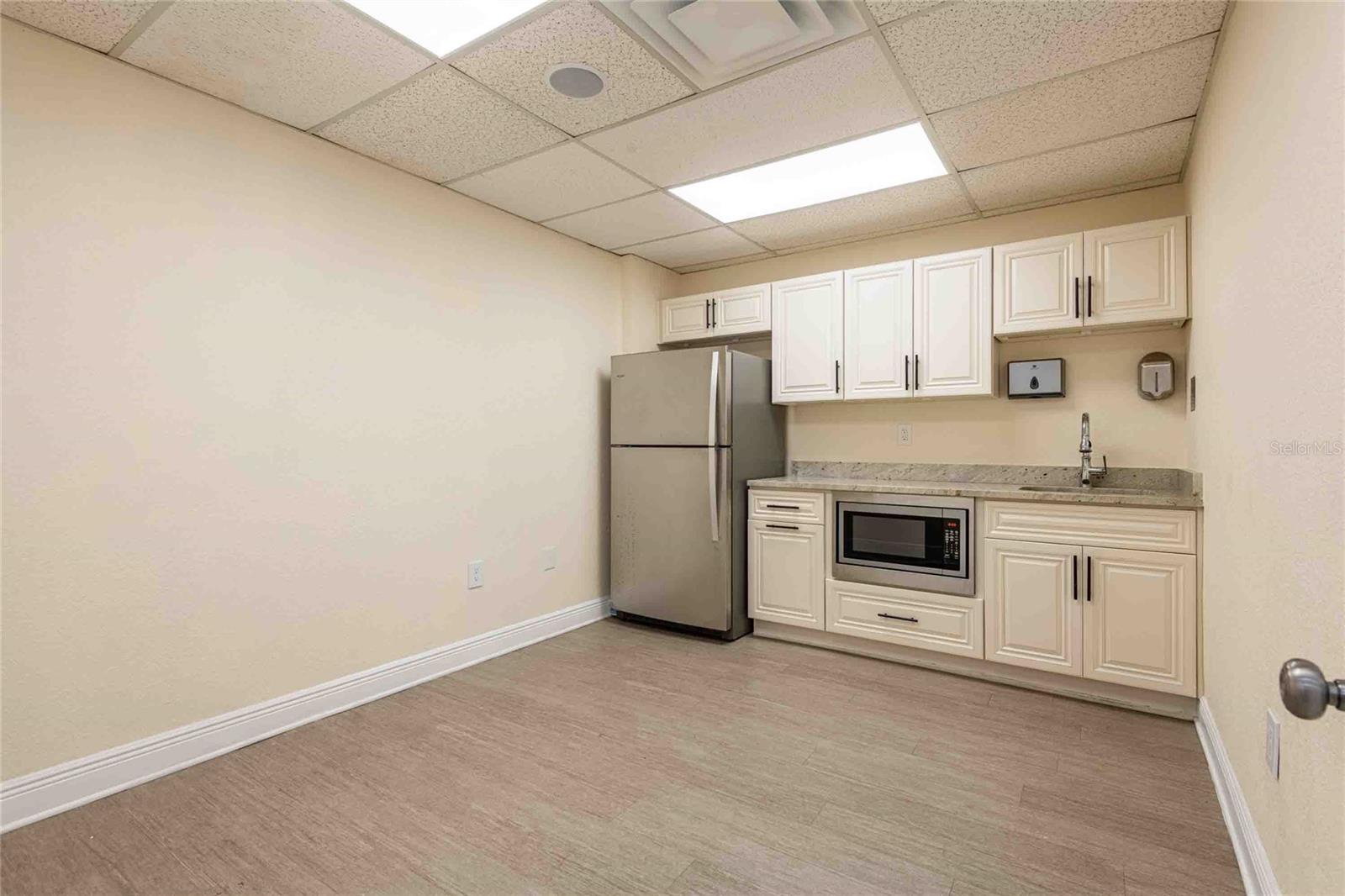 4109 N ARMENIA