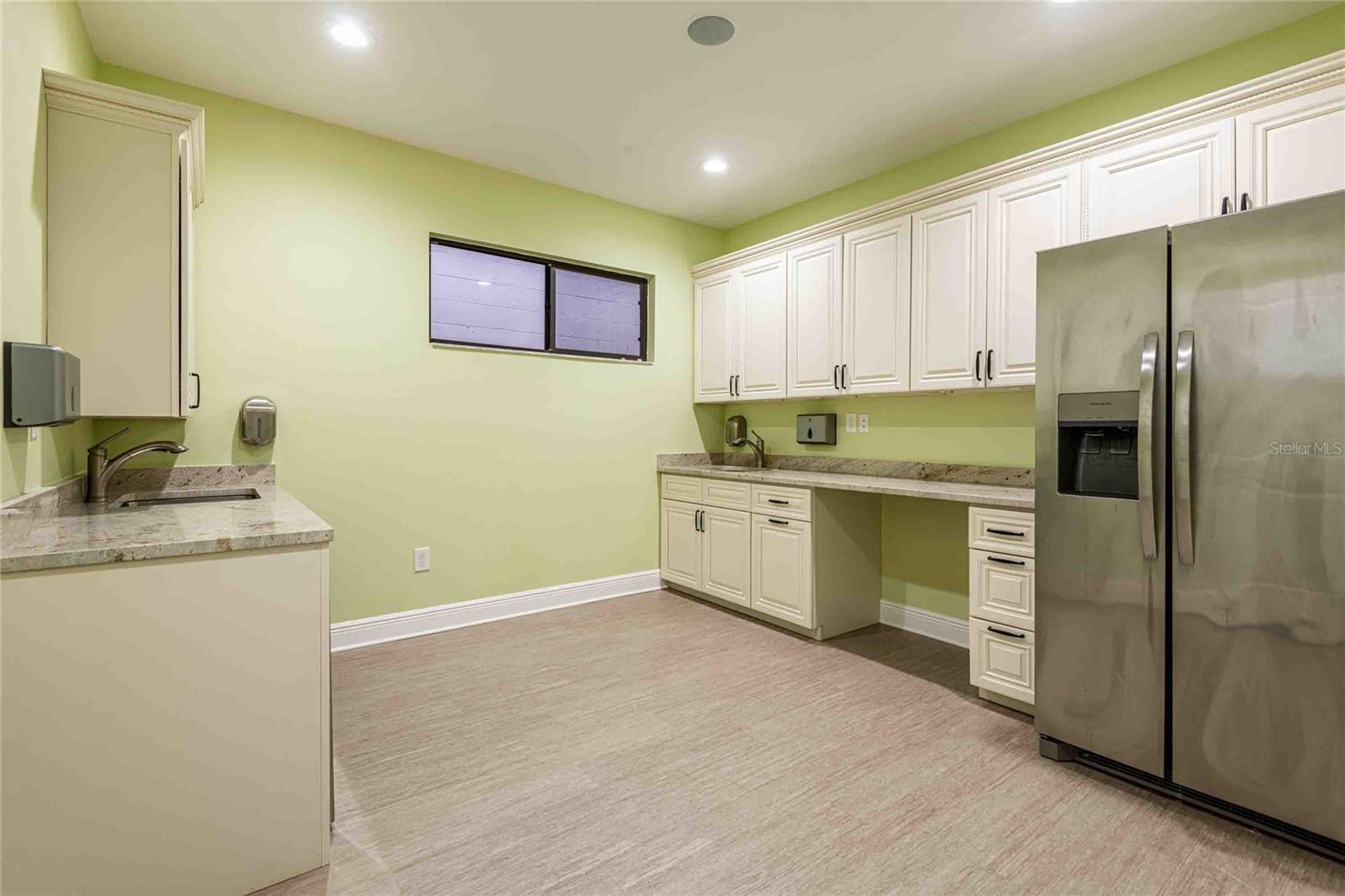 4109 N ARMENIA