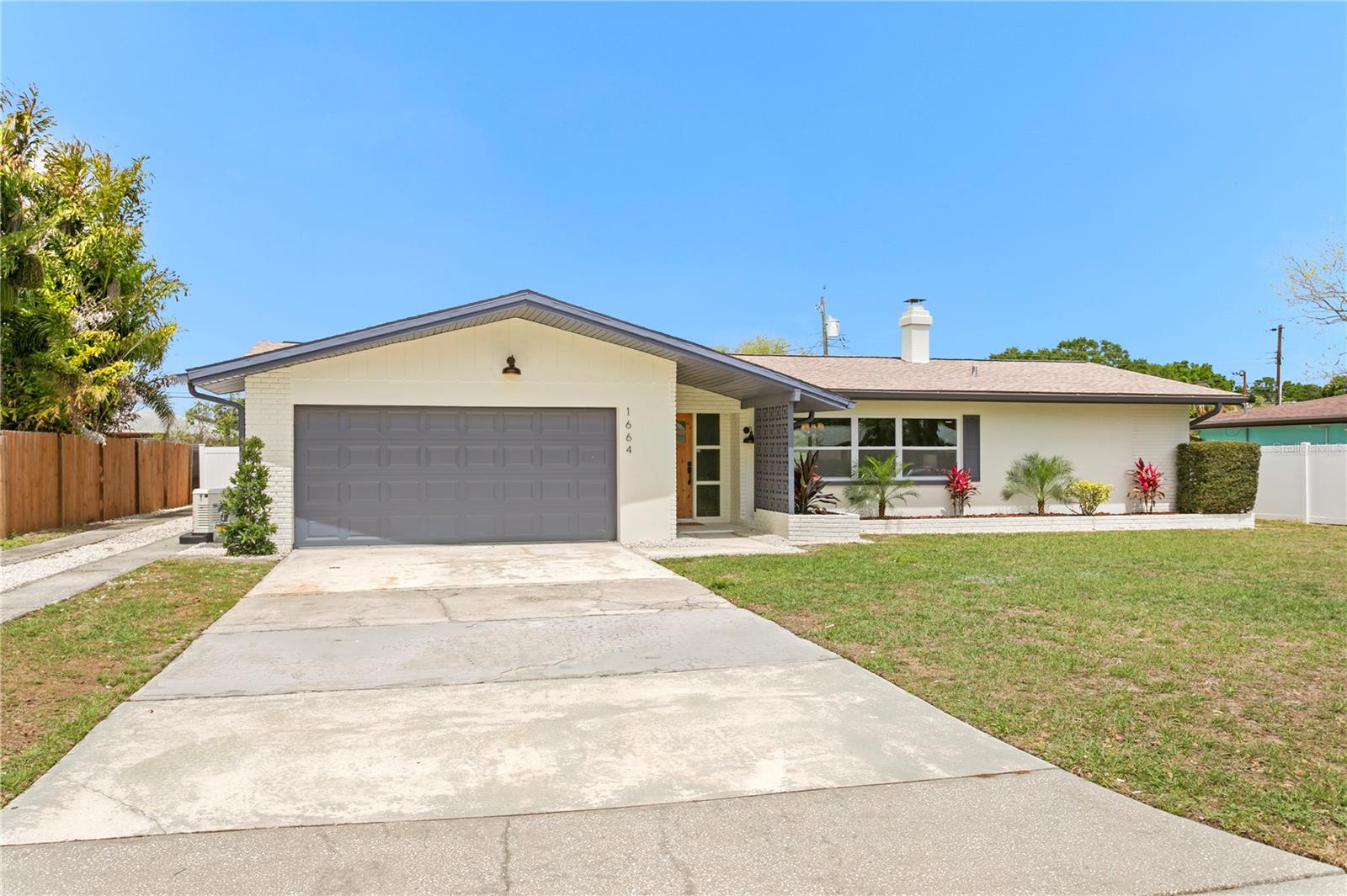 1664 WHITEWOOD DR